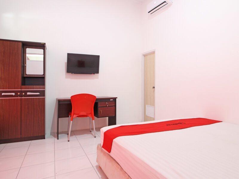 Hotel Reddoorz Near Terminal Tirtonadi à Solo Extérieur photo